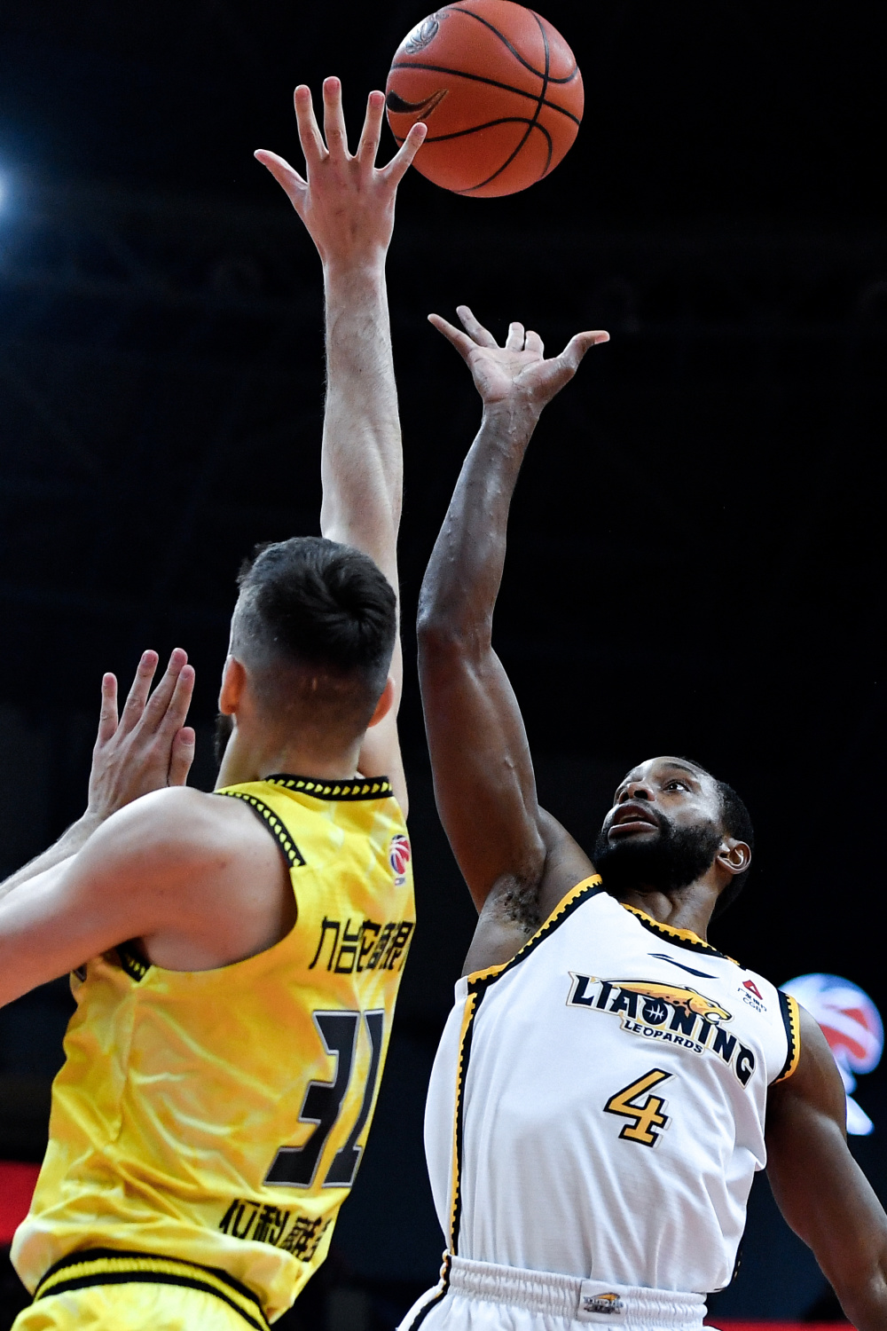 包含冲刺阶段本菲卡篮板制胜：CBA常规赛节点到来，话题不断，赛季目标并未改变的词条