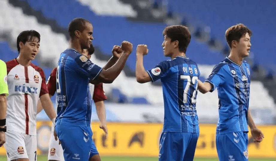 包含德甲赛后再迎强敌；西汉姆复出首秀；主帅态度：压力陡增；团队化学反应显著的词条